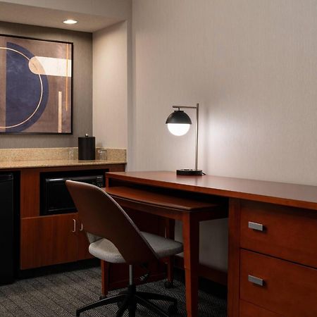 Courtyard By Marriott Bakersfield Hotell Eksteriør bilde